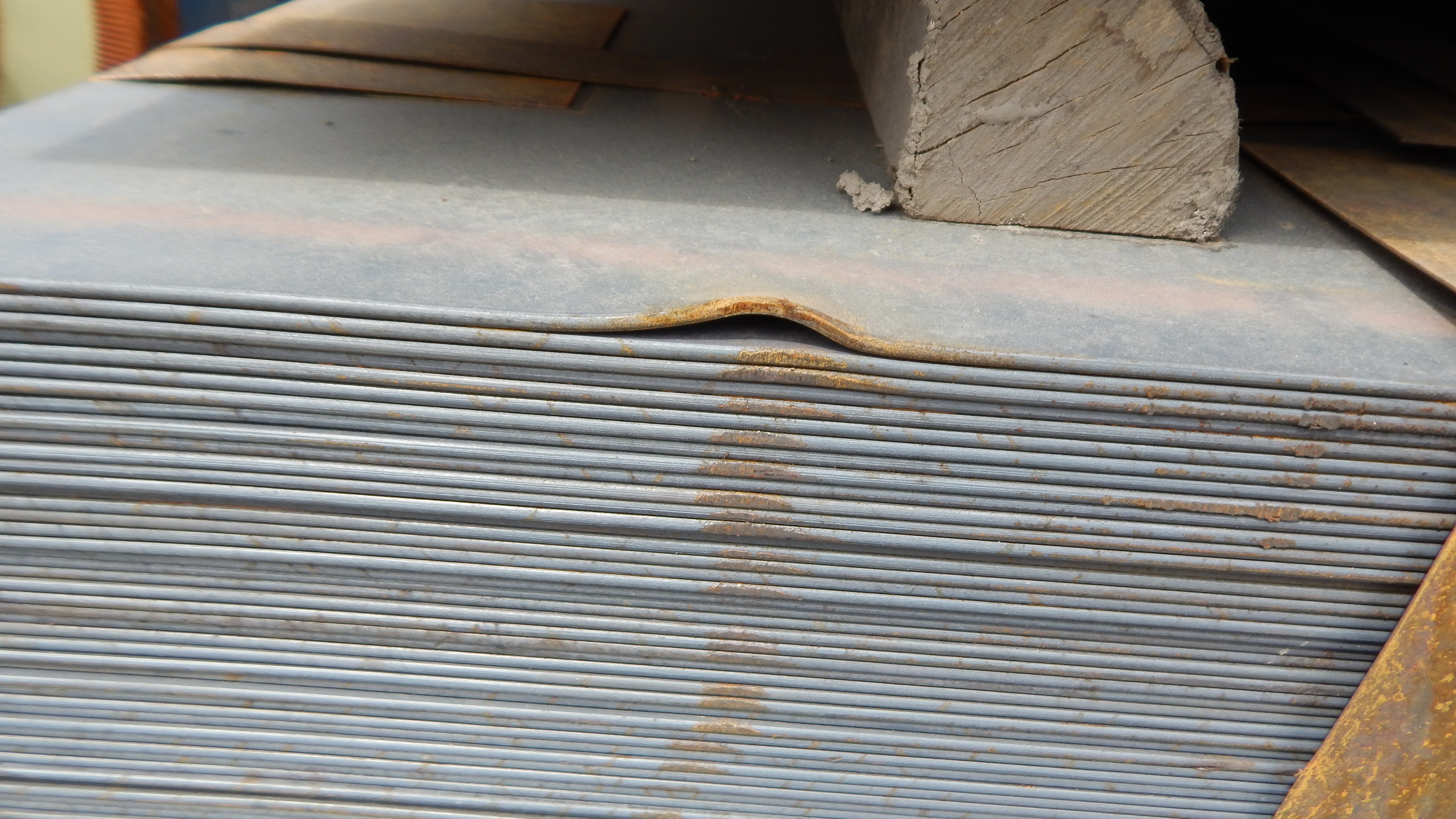 Dented edge of hot rolled sheet