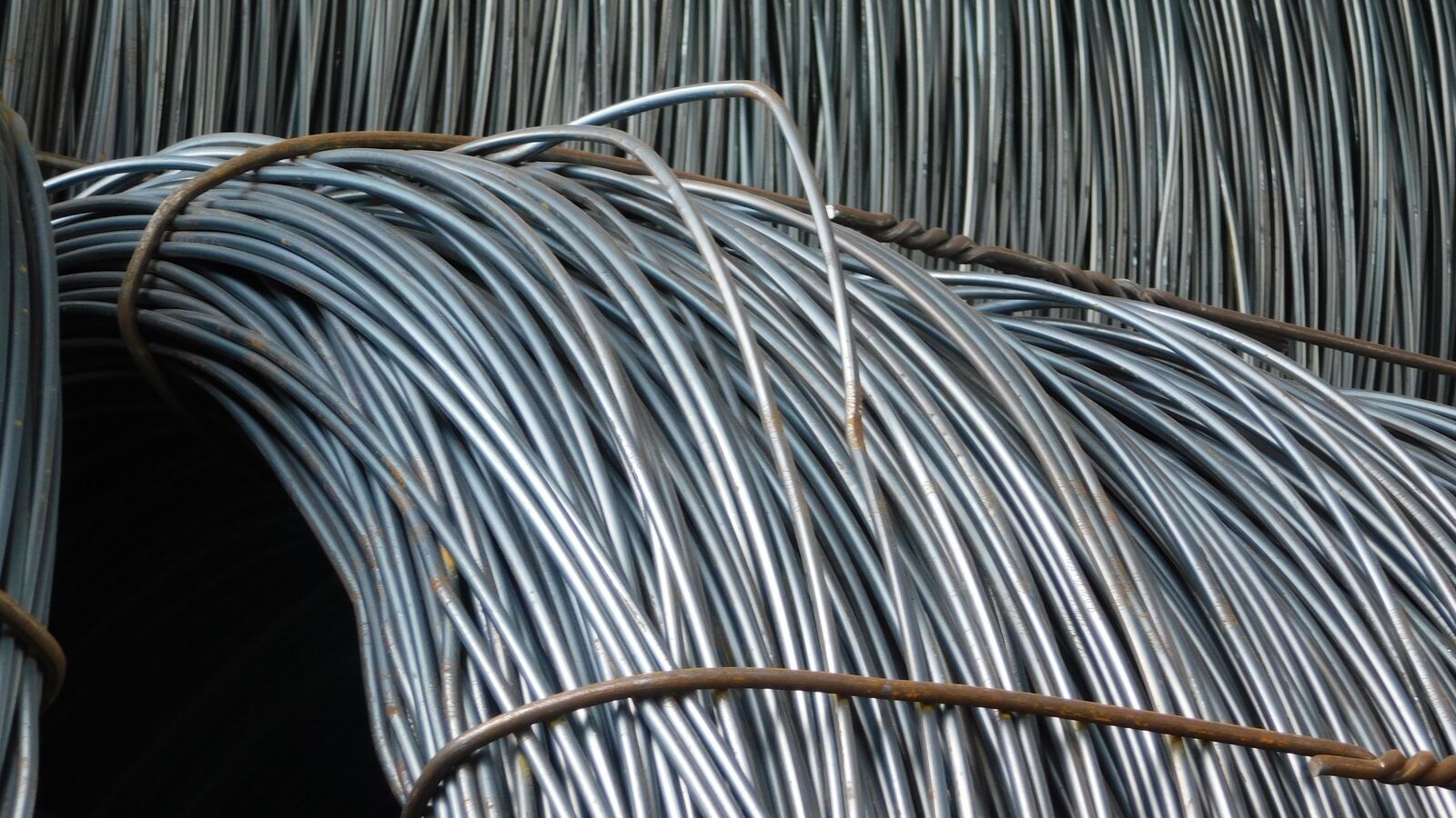 Pulled out windings of wire rods