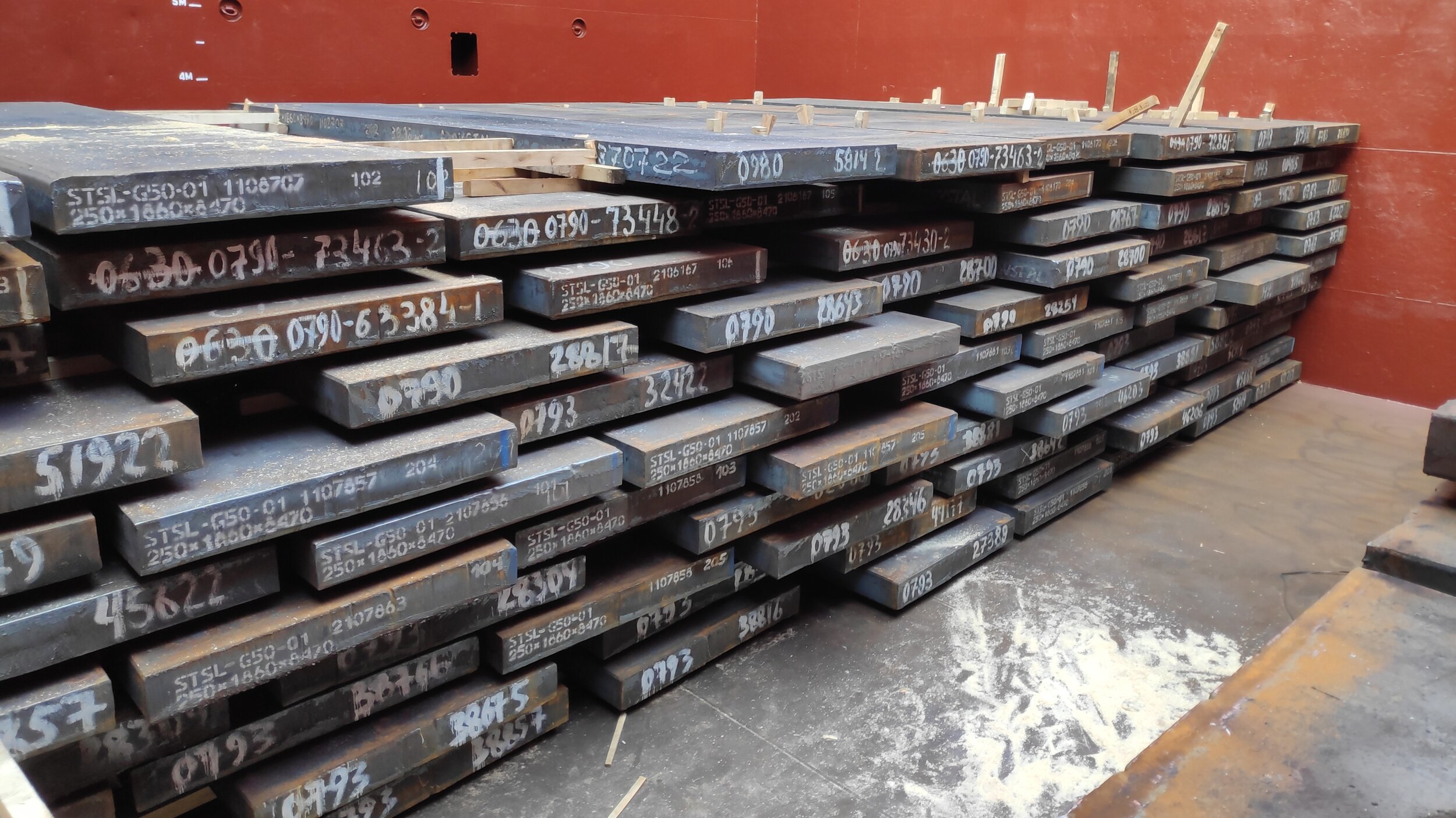 Steel slabs loaded in hold, chocking by timbers of top layer