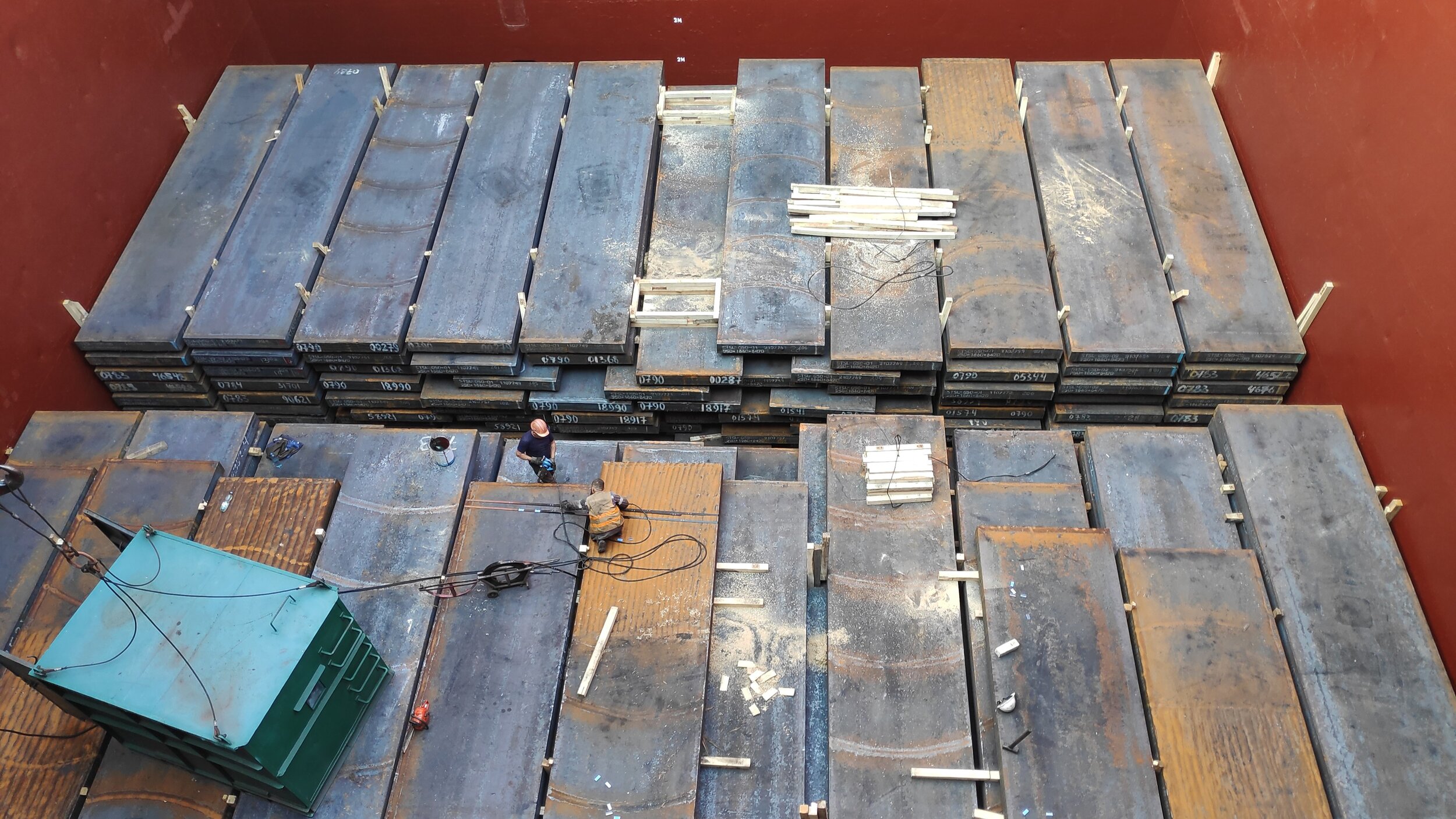 Steel slabs loaded in hold, chocking by timbers of top layer