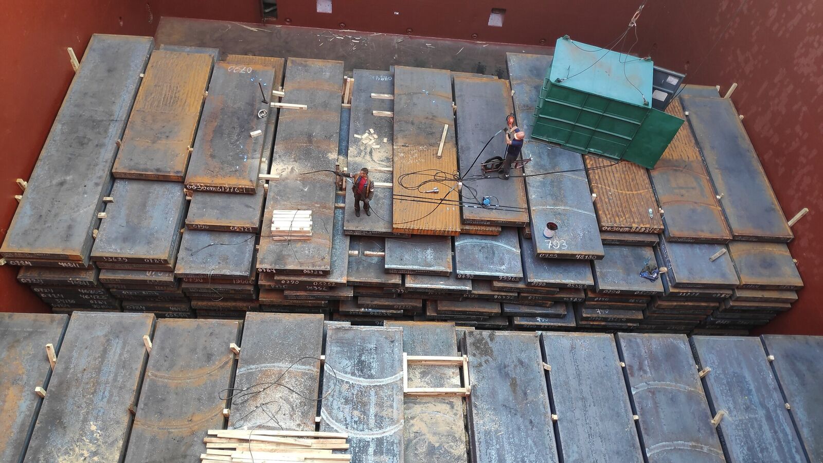 Steel slabs loaded in hold, chocking by timbers of top layer