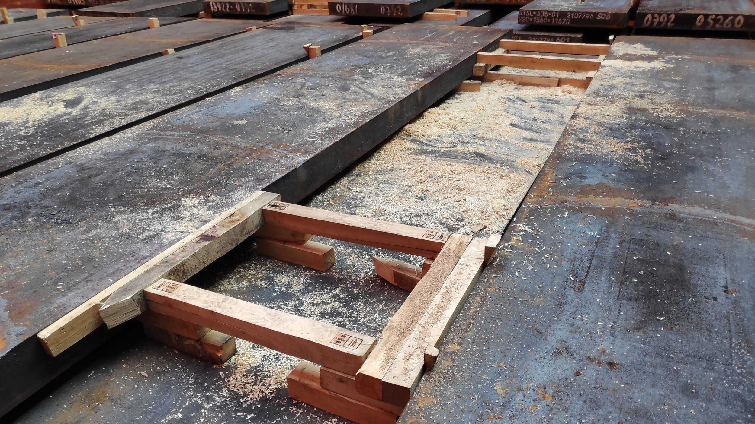 Steel slabs loaded in hold, chocking by timbers of top layer
