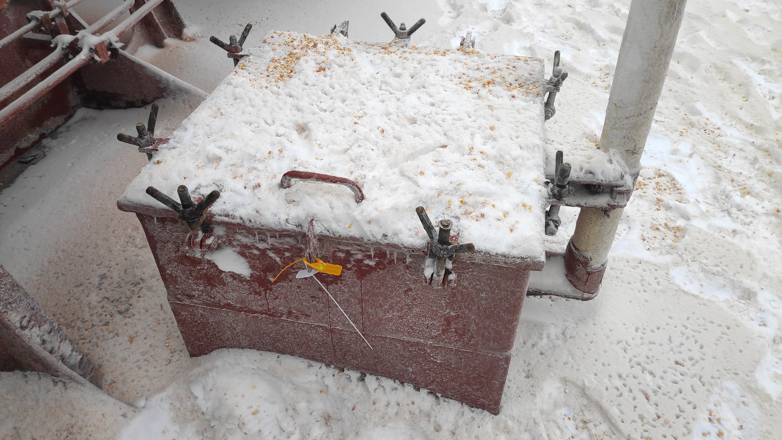 General view of manhole sealed by plastic numbered seal