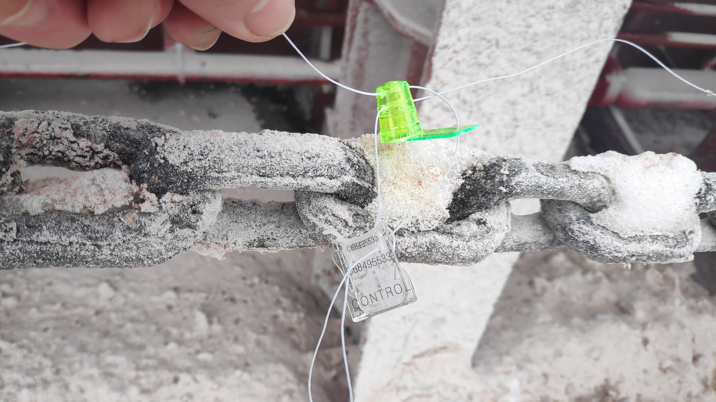 Sealing of cargo hold