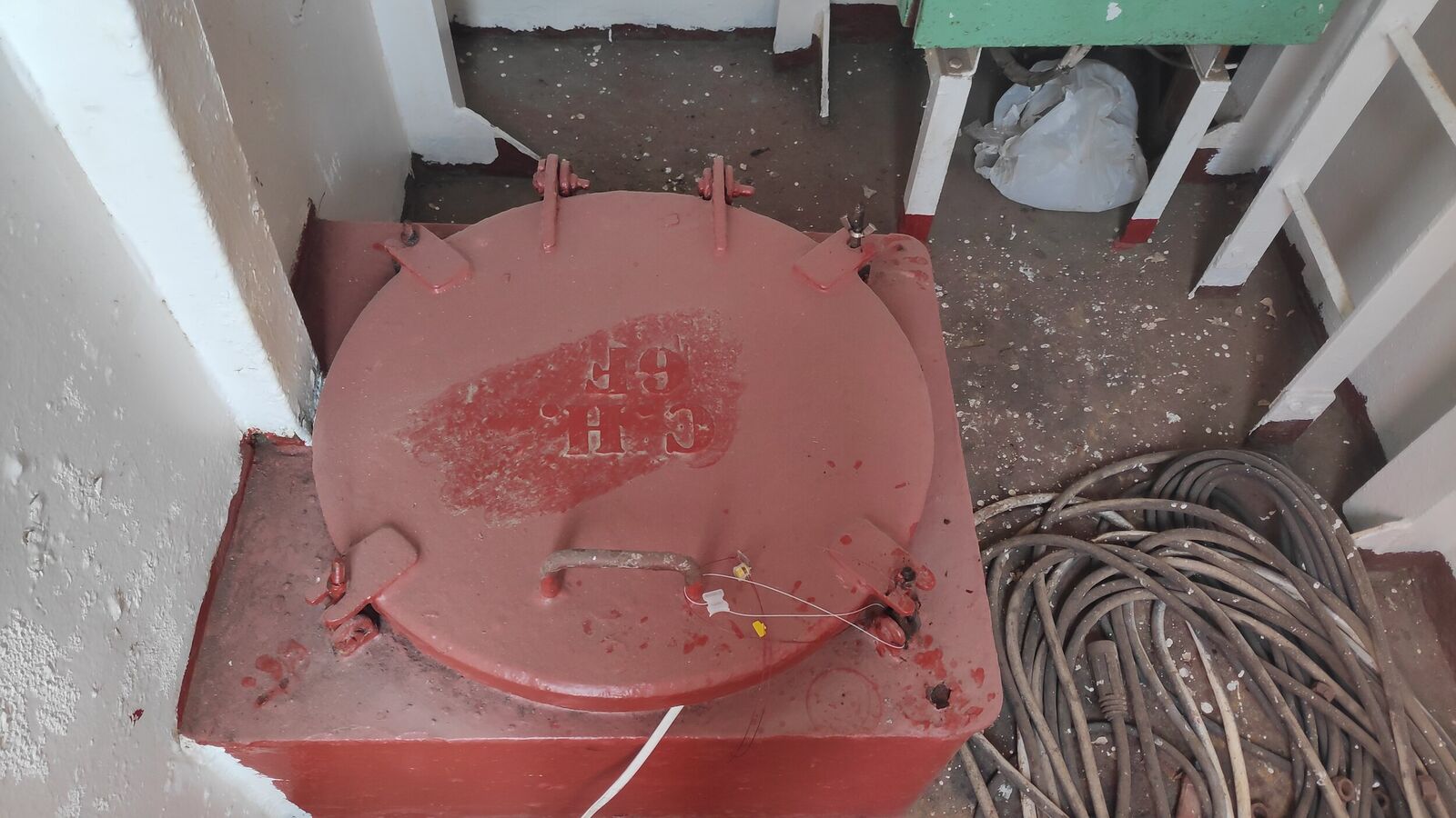 General view of manhole sealed by plastic numbered seal