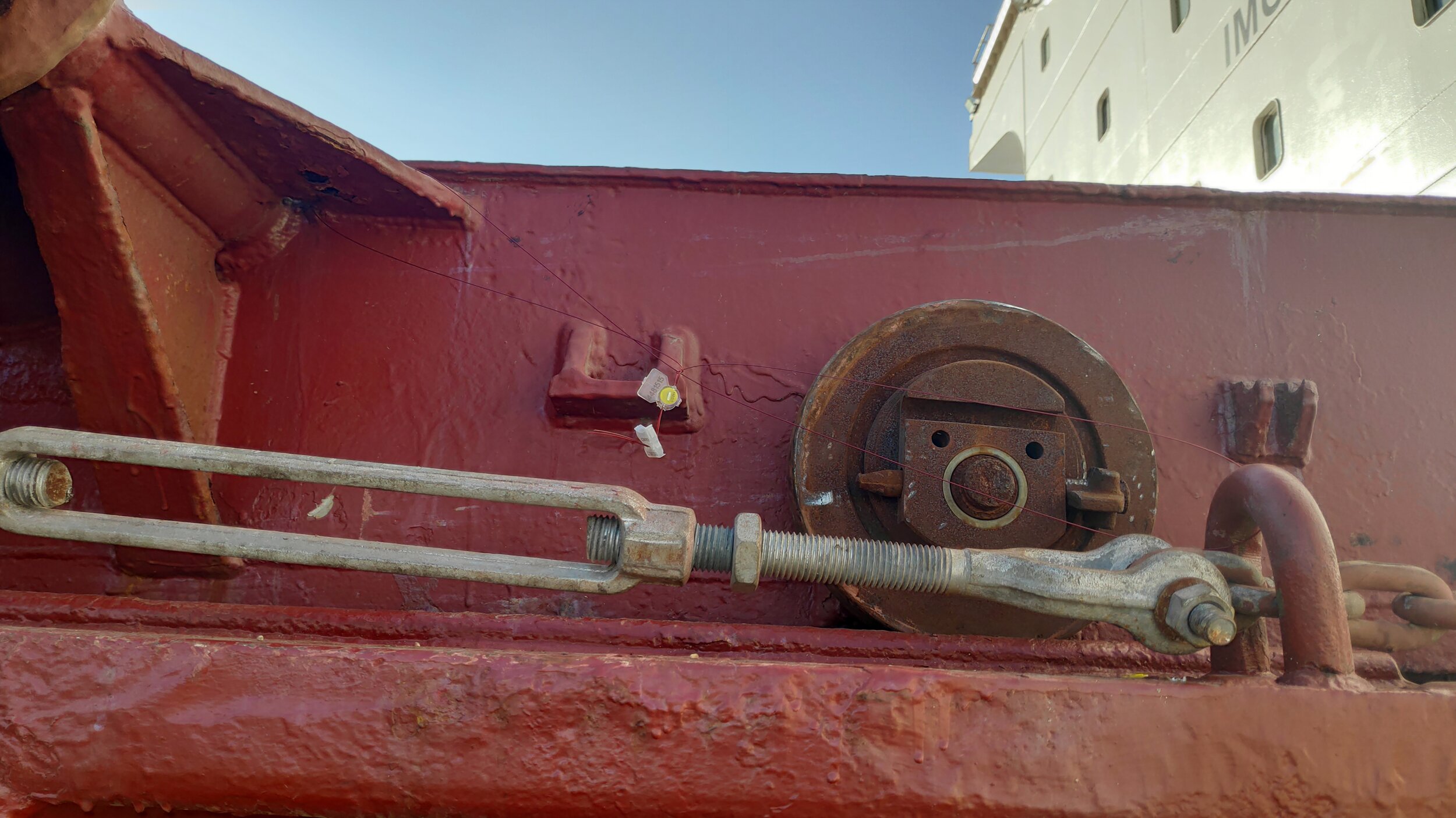 Split joint of hold sealed by plastic numbered clip seal