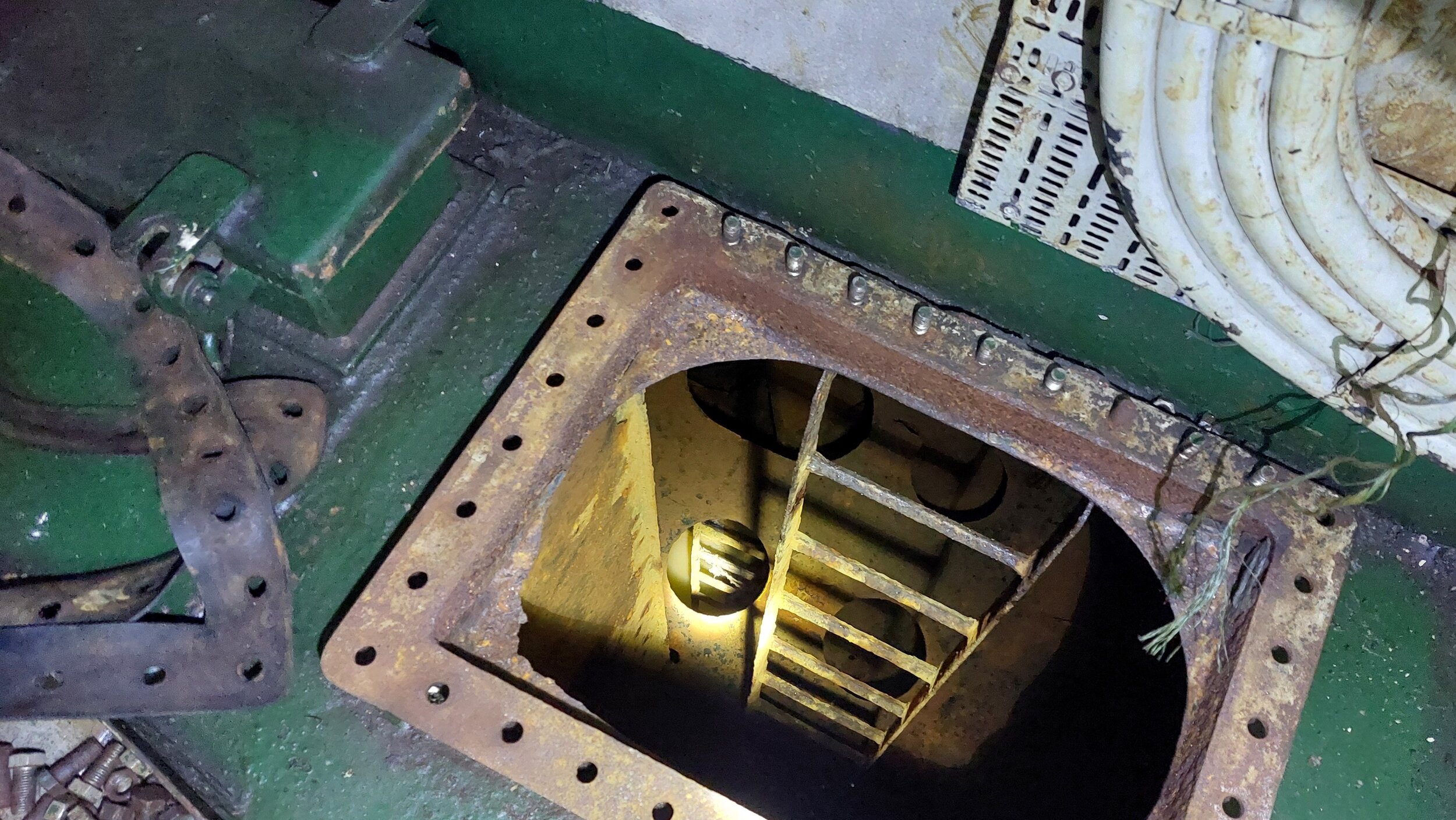 Entry to water ballast tank