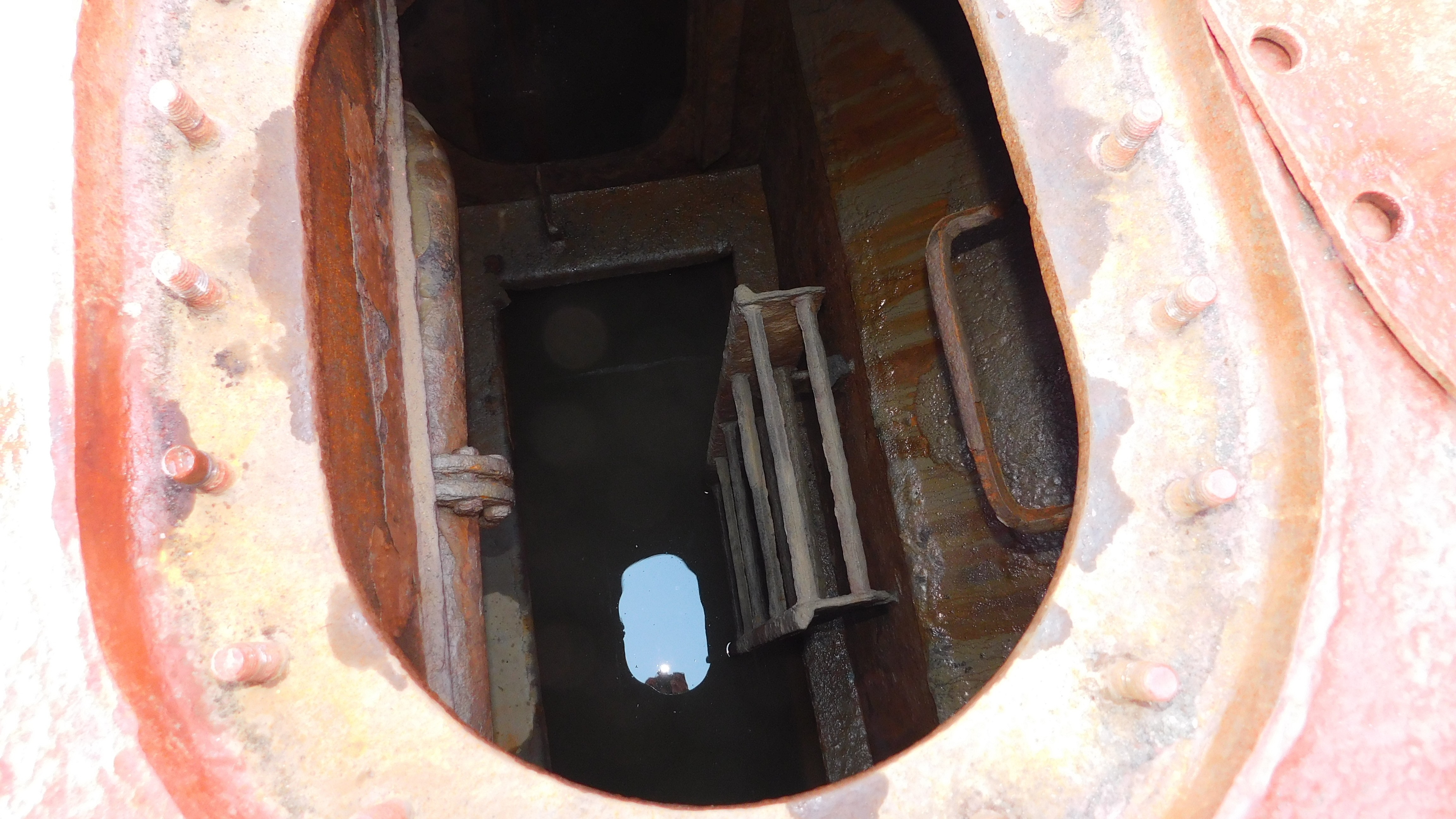 Entry to the ballast water tank
