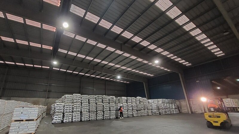 Stock inspection. Commodity stored in the warehouse