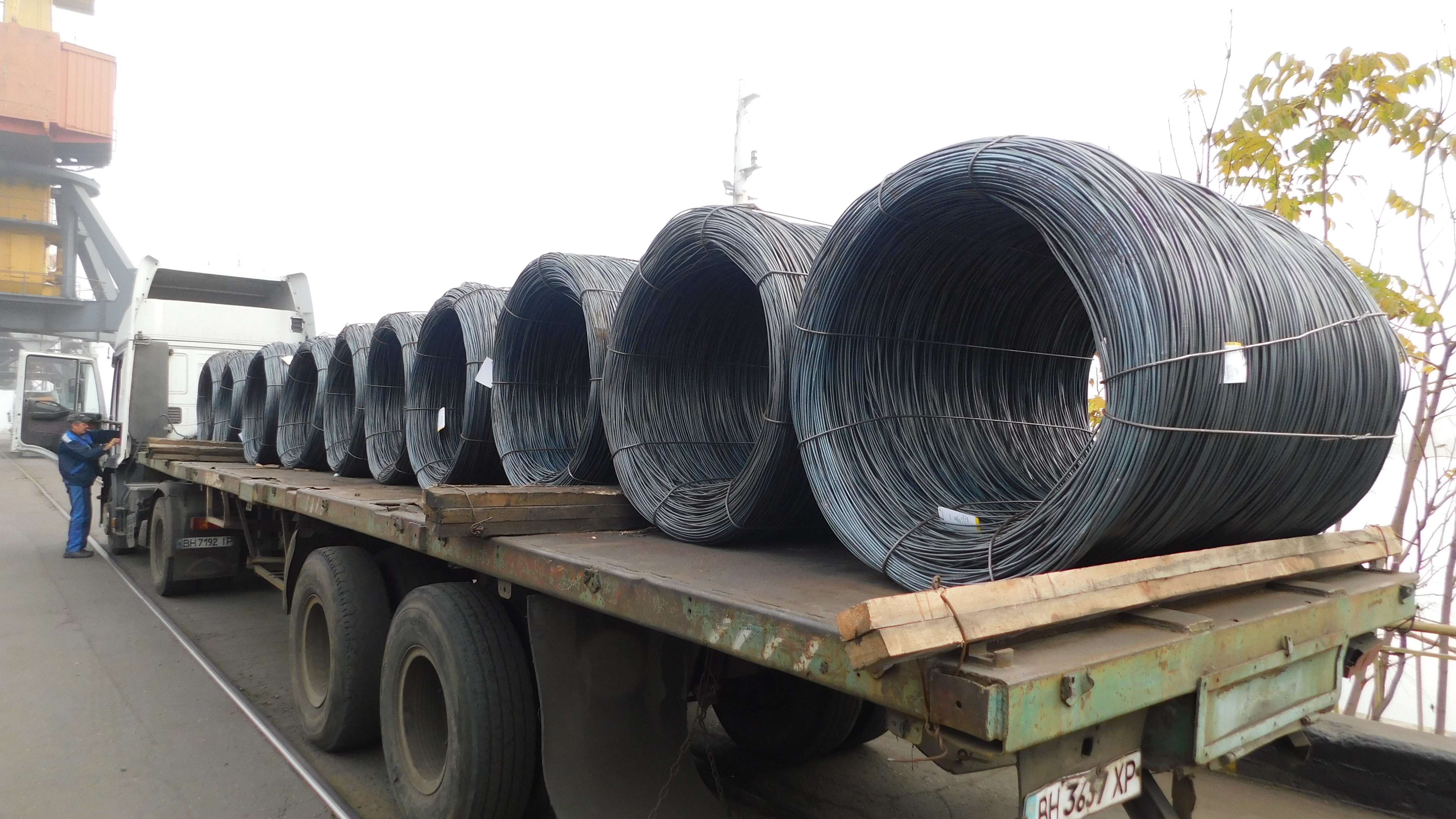 Tally. Wire rods in coils deleivered alongside the vessel