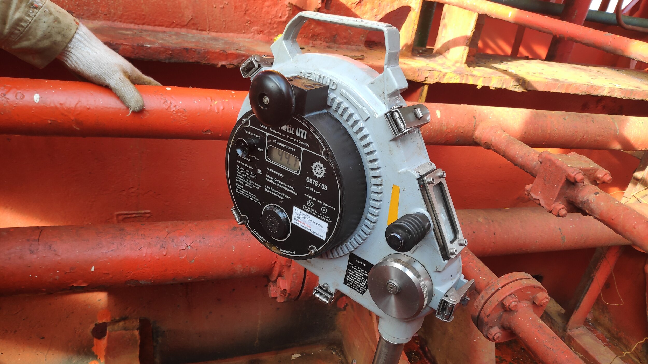 Ullage measurement with UTI meter