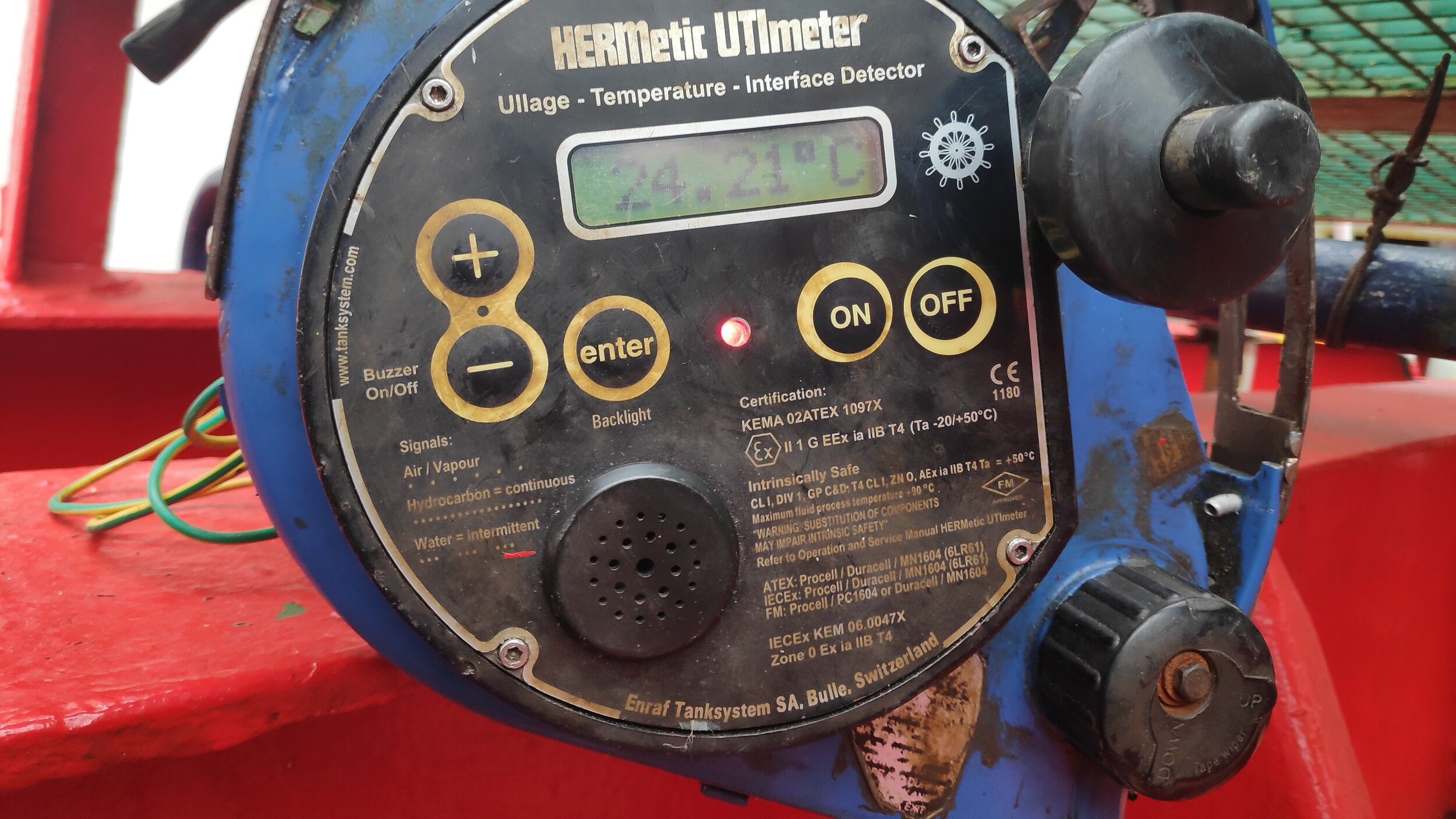 Ullage measurement with UTI meter