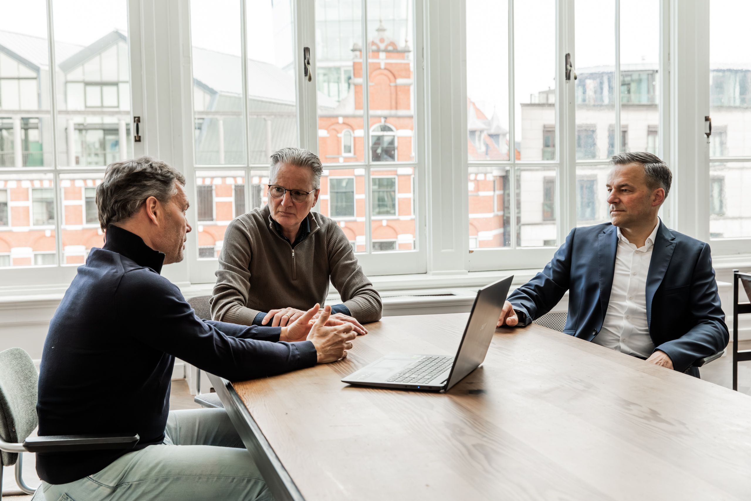 Verkoop Snoeck Services en Van Veelen Industriële Verpakkingen aan Matrans Holding