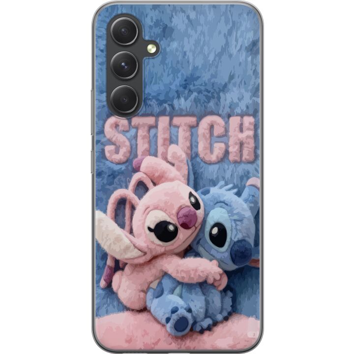 Kompatibelt Mobilskal till Samsung Galaxy S24 Fluffiga Stitch och Angel kramas på mjukt pälsigt underlag med pastellfärger som skapar varm gosig käns