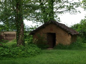 esihistoriallisen asumuksen konstruktio
