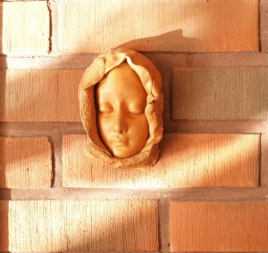 kasvot Cascais'n kirpputorilta