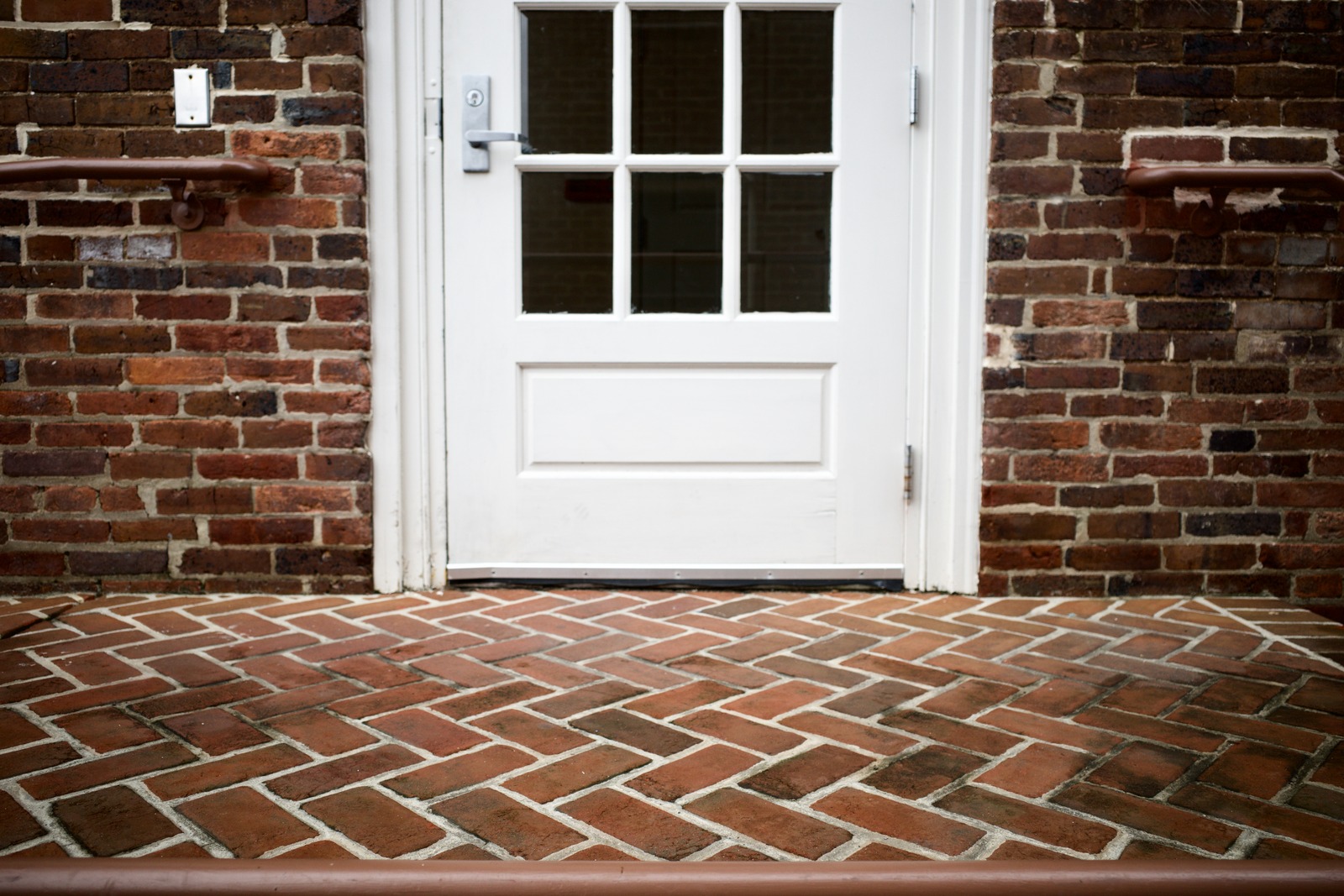 Inviting Threshold