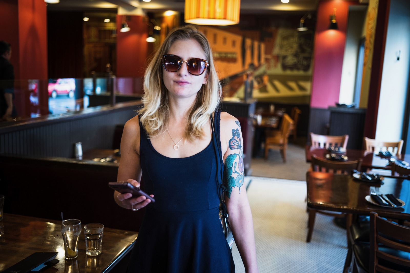 Chic Cafe Moment
