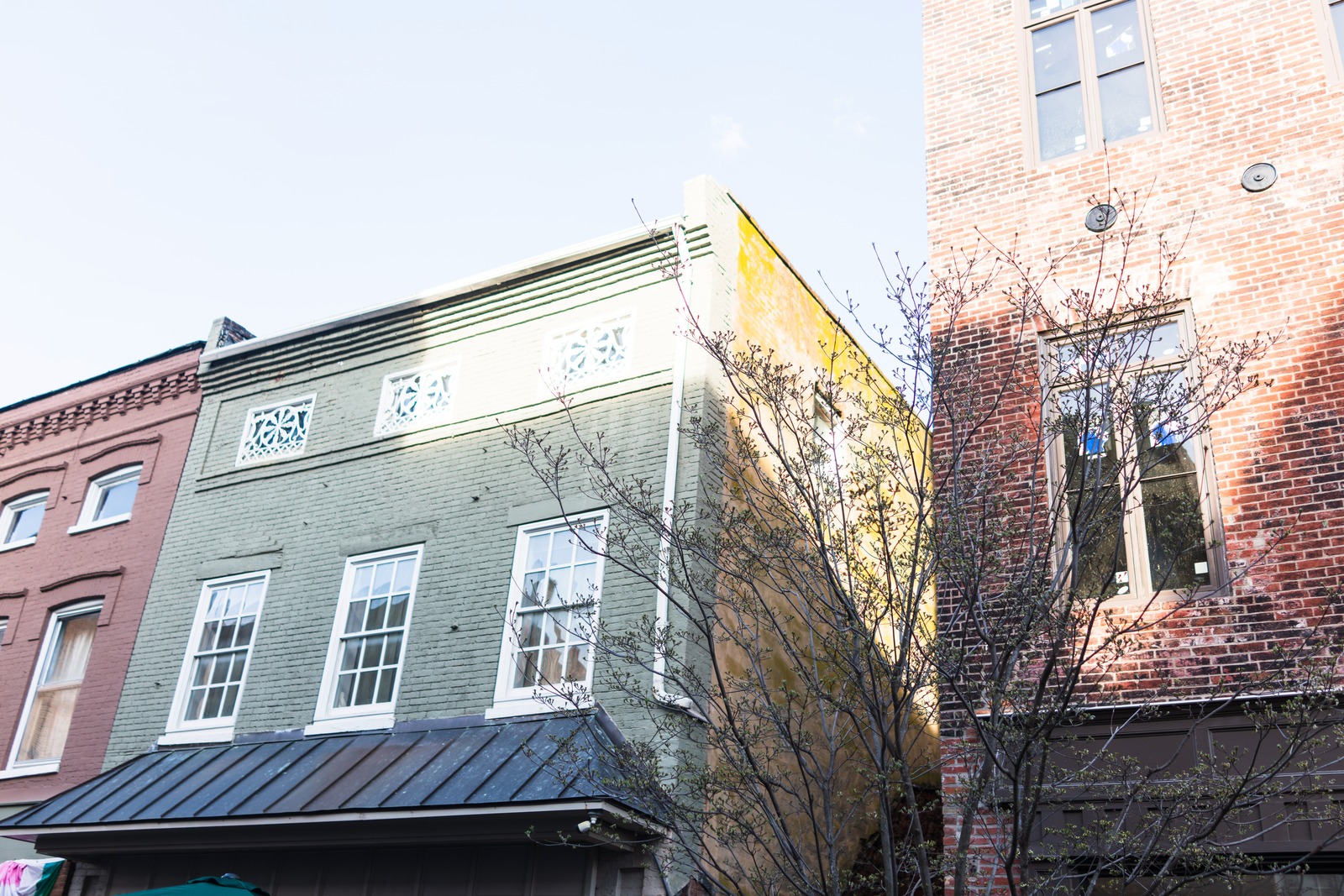 Charming Urban Facets