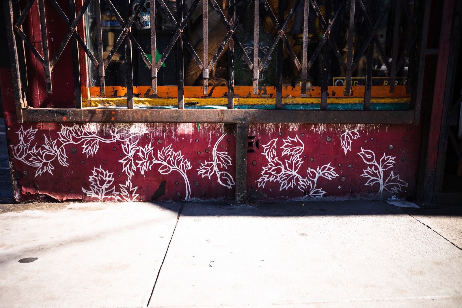 Urban Leaf Motif