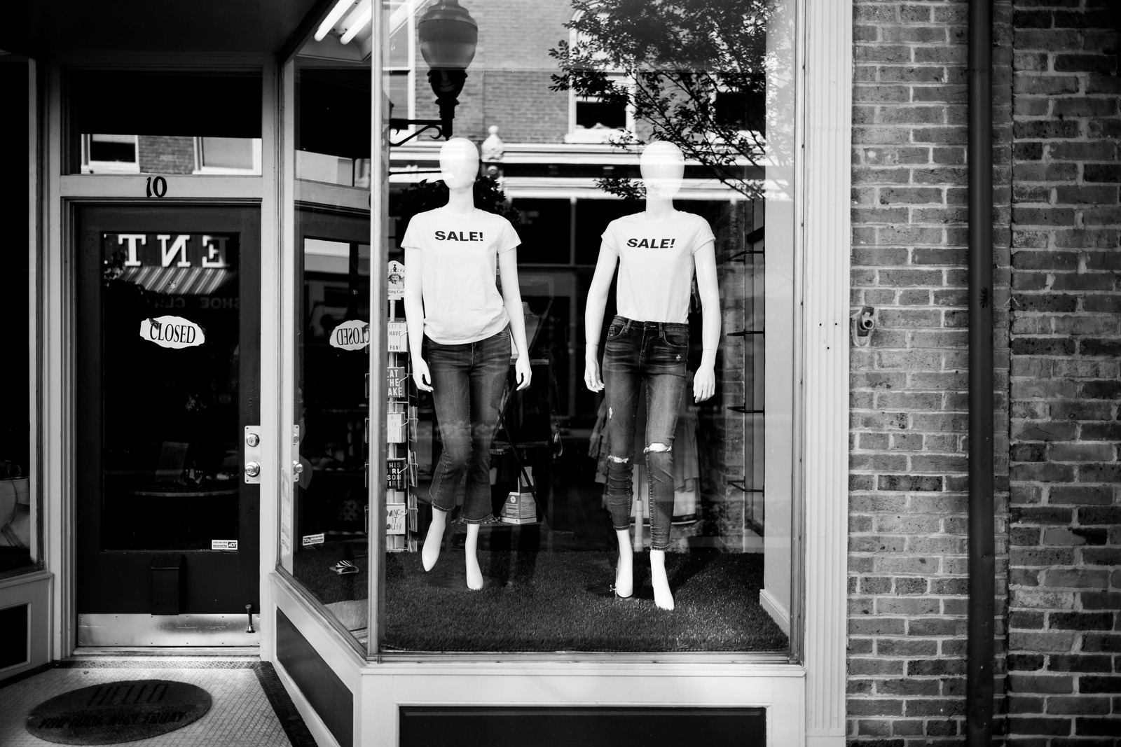 Silent Sale Display
