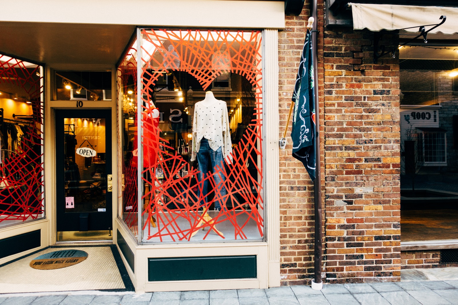 Chic Retail Vibes