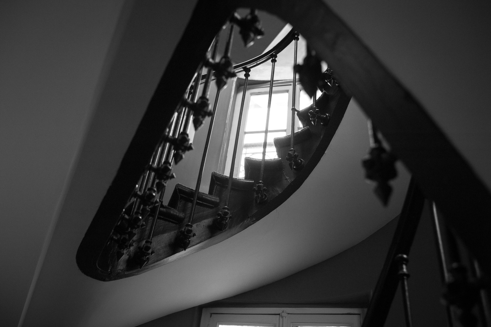 Curved Descent