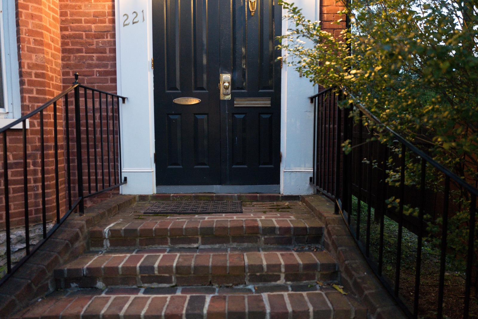 Inviting Threshold