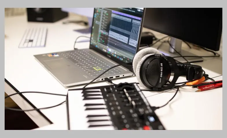 Raum der Stimme, Story & Beat