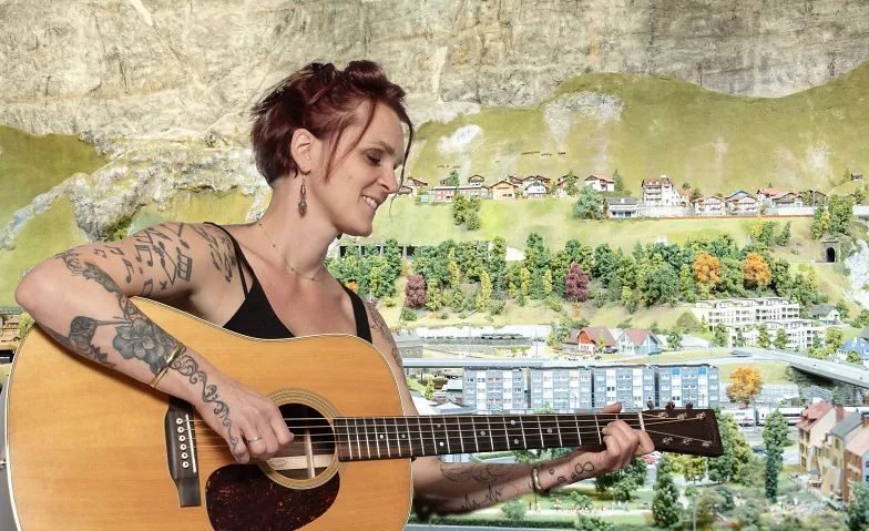 Tabea Anderfuhren auf grosser Reise durch die Miniaturwelt