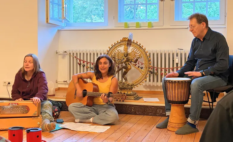 Mantra Abend in Karlsruhe • Musizieren, Mitsingen & Lauschen