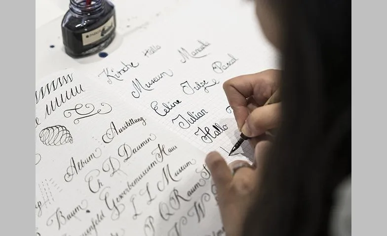 Weihnachtskarten in Schönschrift zeichnen