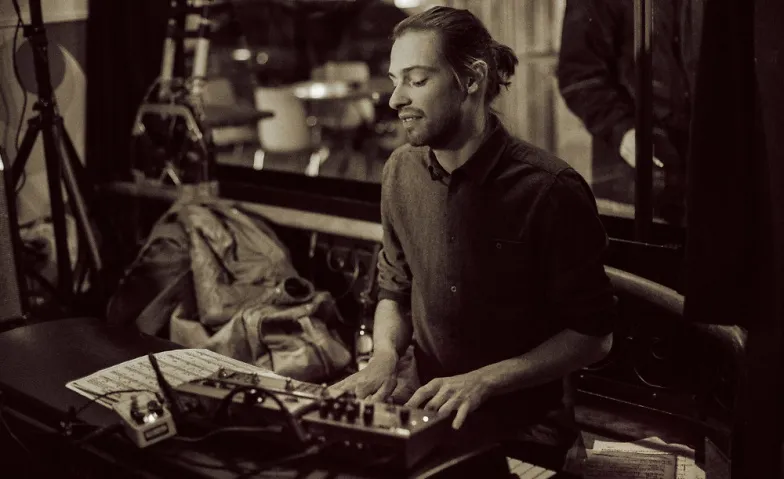 Sous Les Étoiles – Keyboard Wizardry