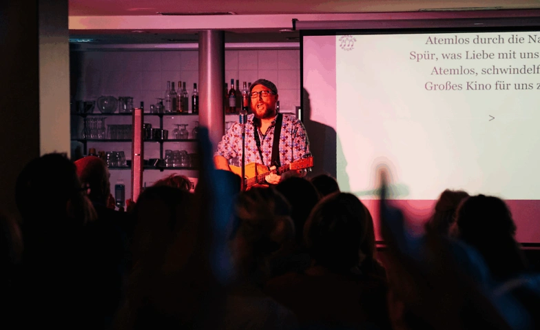 Kollektiv-Karaoke-Show mit Claudio Gagliardi