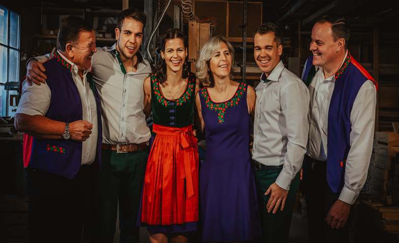 Weihnachtsmarkt Party mit Oeschs  die Dritten