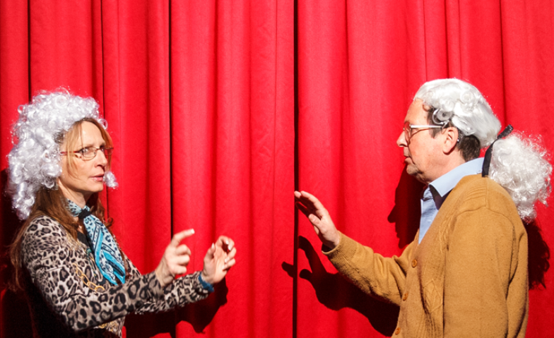Schneuwlys machen ein Theater