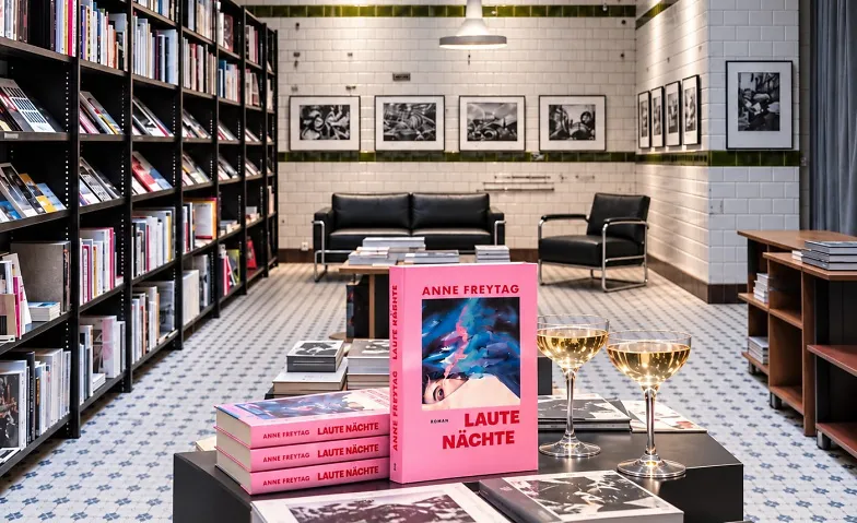 LAUTE NÄCHTE – TLU Book Club