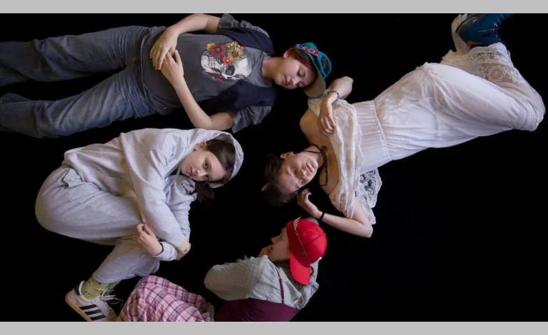 jugendclub momoll theater - Im Spiegel der Anderen