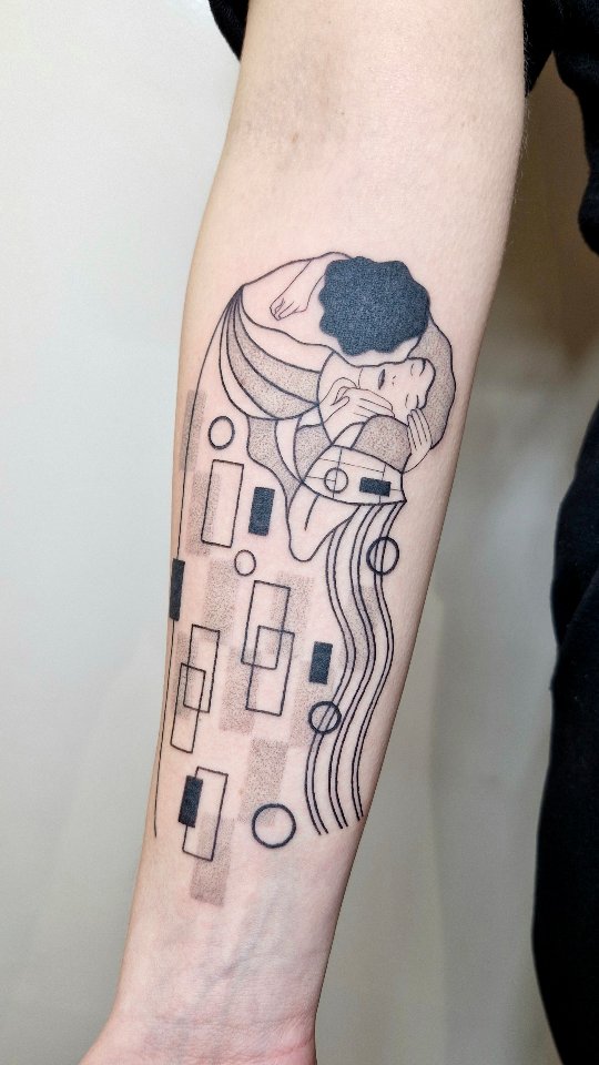 Klimt-inspired minimalist linework of The Kiss with geometry