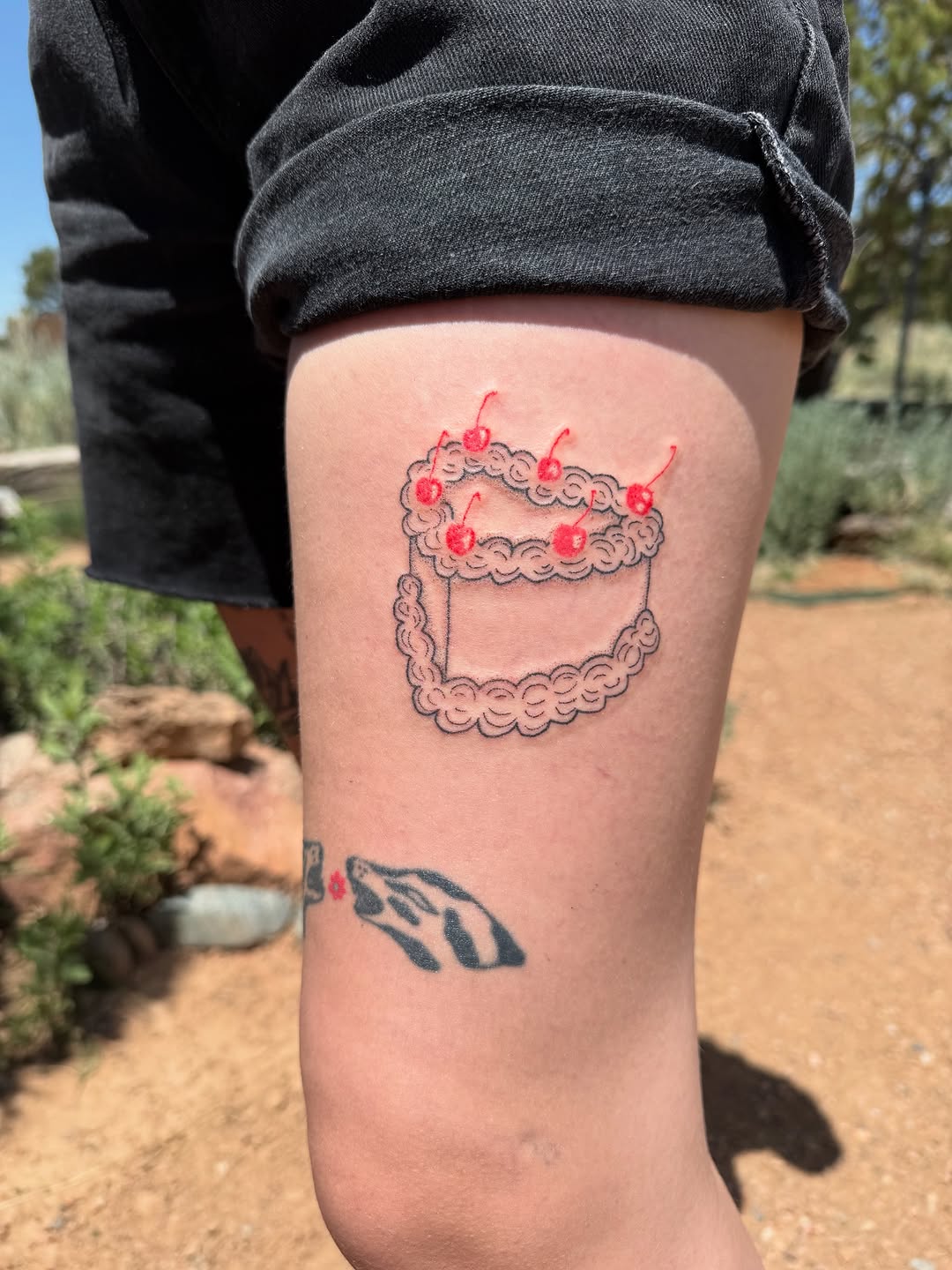 Handpoke cake tattoo