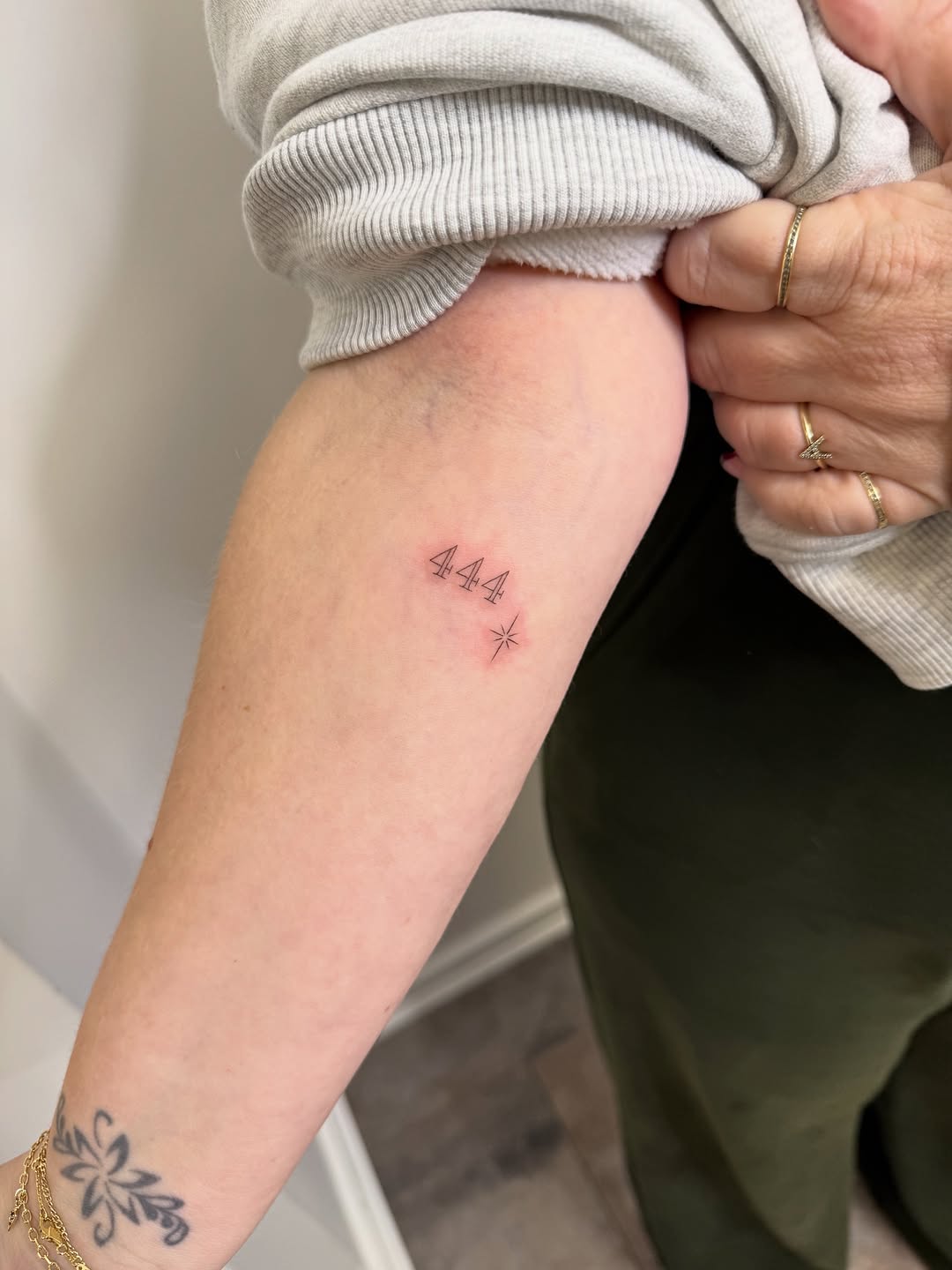 Minimalist triple '4' motif with tiny star accent