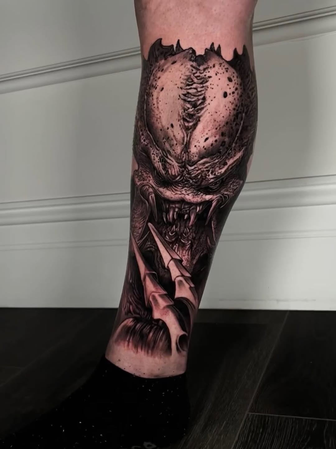 Predatory alien creature with sweeping teeth and spikes.