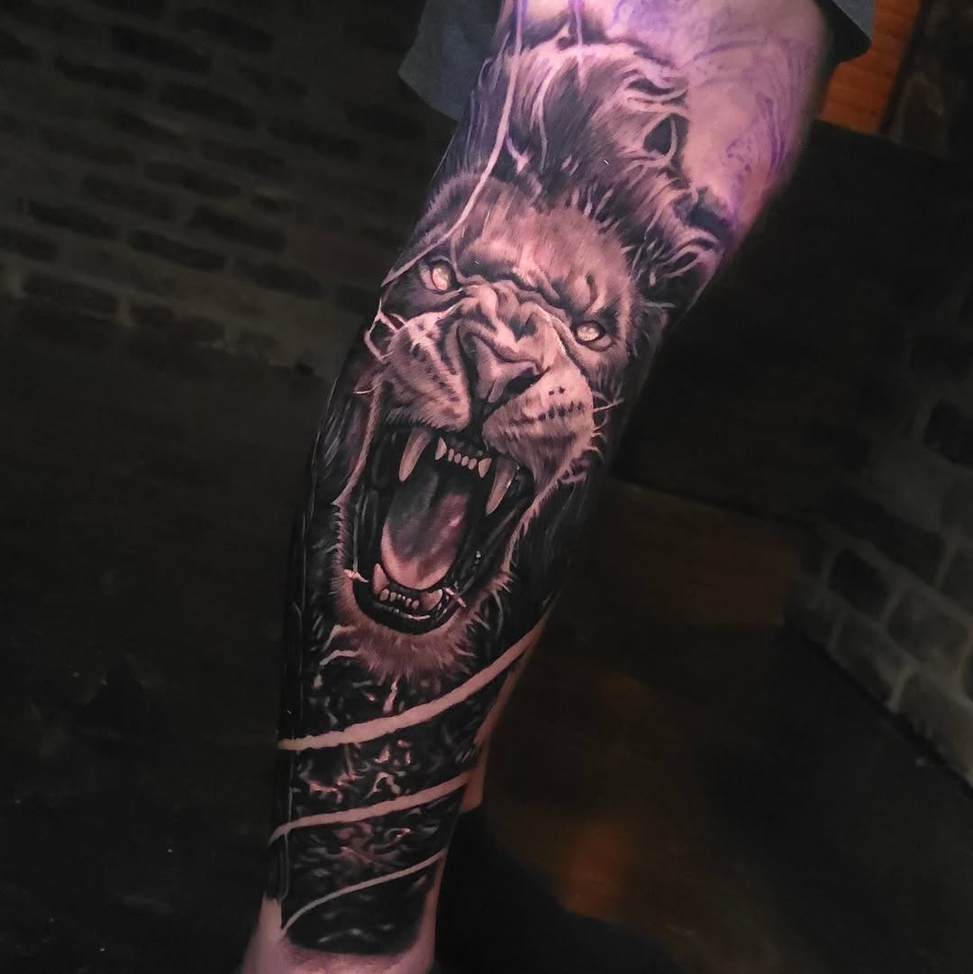 Hyper-realistic grayscale lion head roaring, fierce teeth, bold shading.