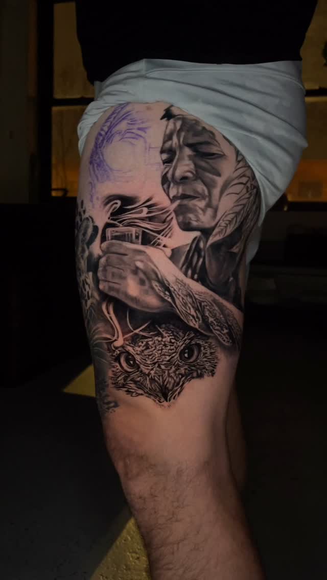 Grayscale thigh piece: contemplative man with an owl, photorealistic.