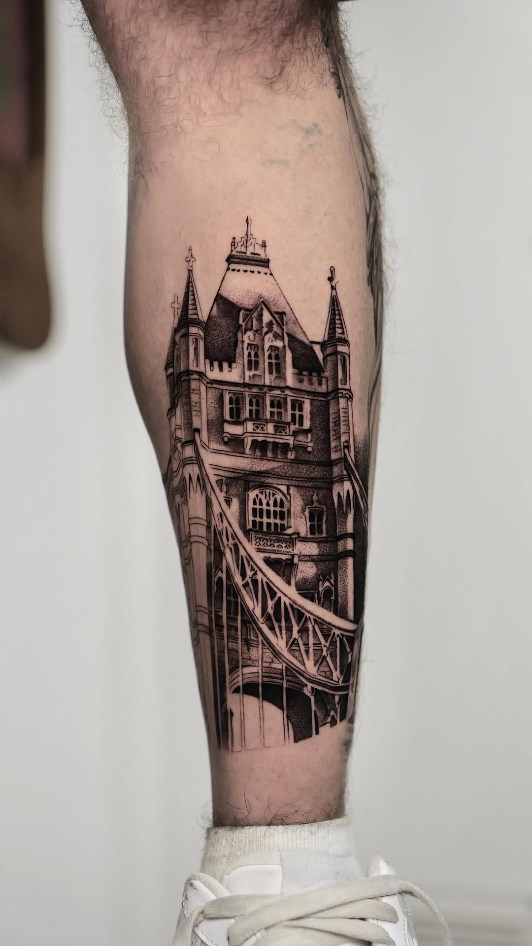 Detailed Tower Bridge on leg with bold black shading