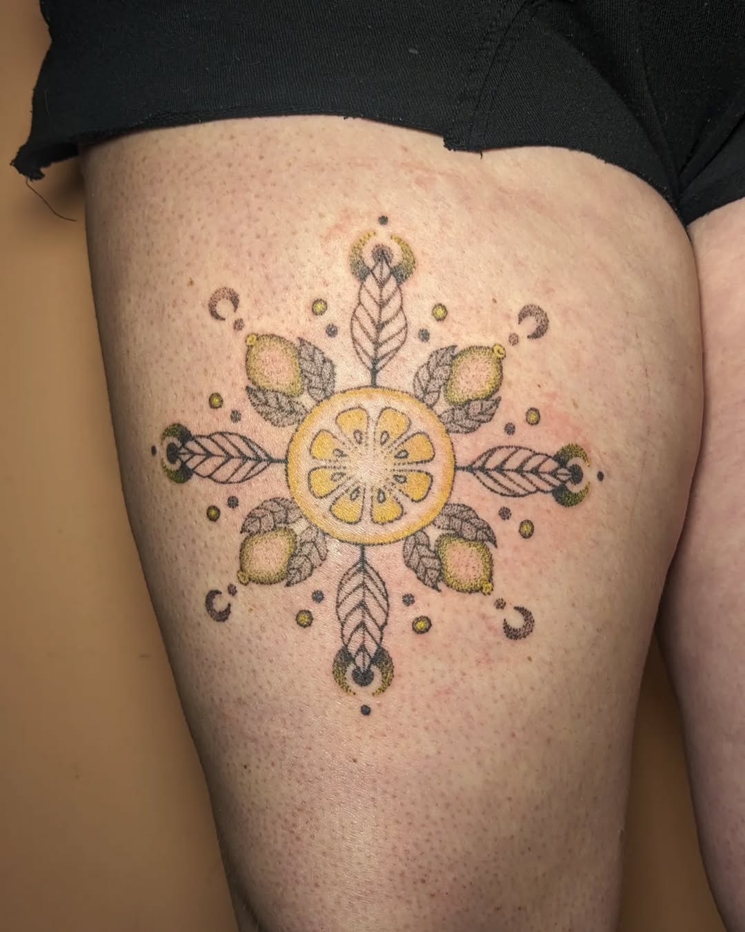 Citrus mandala: lemon slice centerpiece with leafy detailing