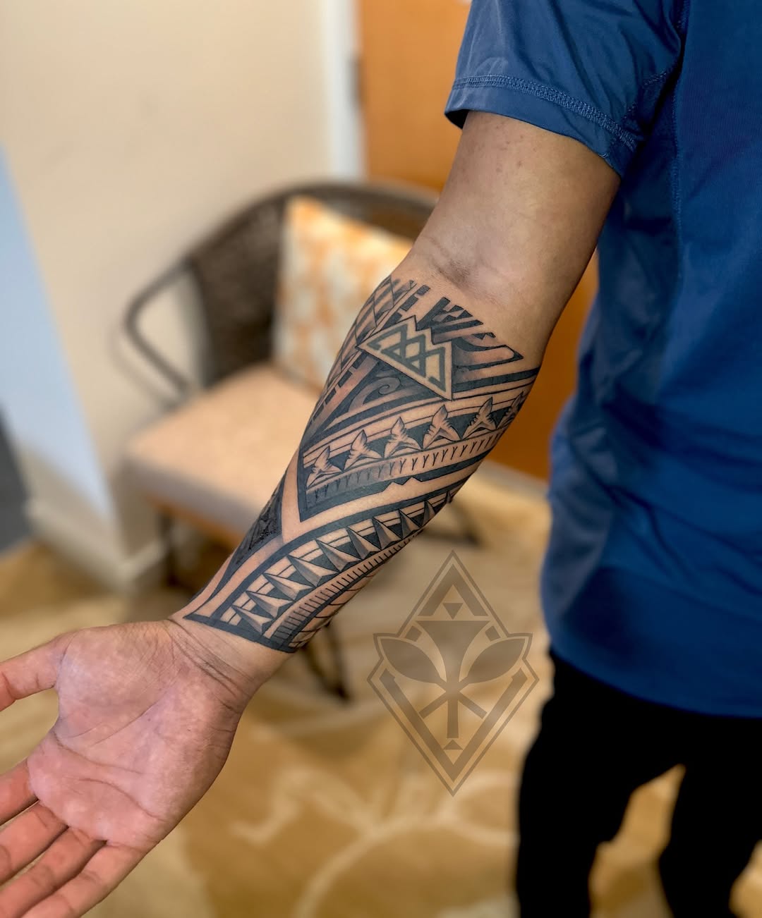 Bold Polynesian forearm band featuring niho manō motif