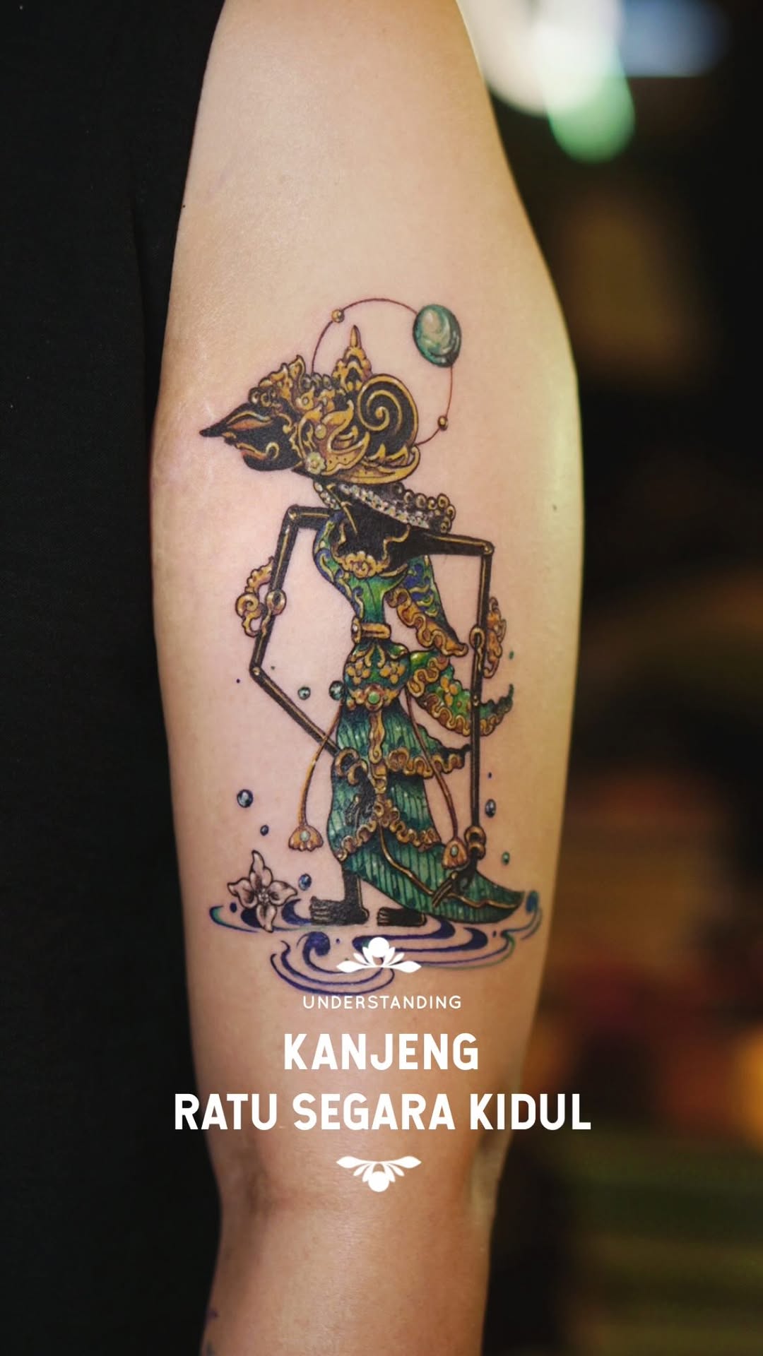 Colorful, ornate Javanese sea-deity in ceremonial attire