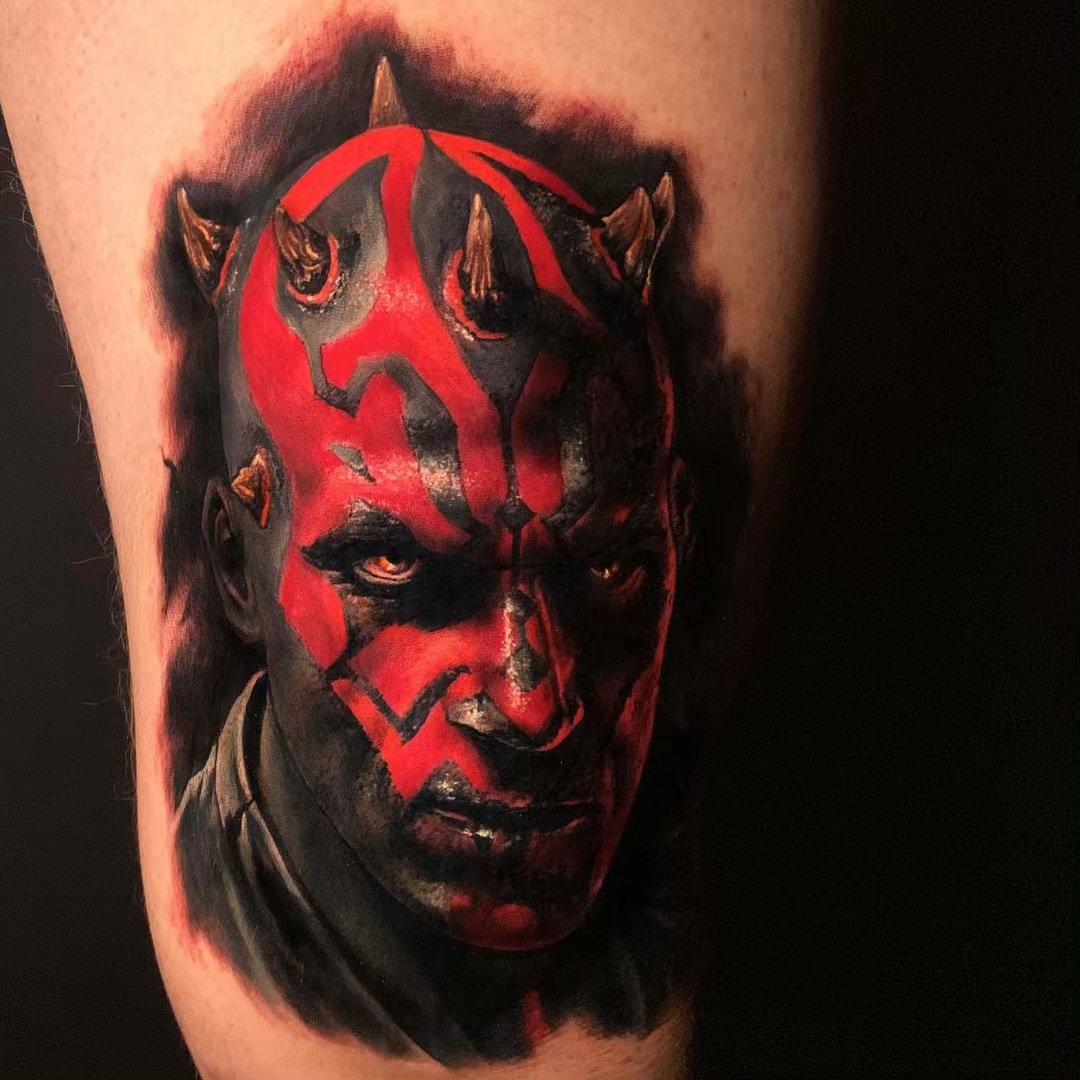Darth Maul bust emerges in vivid red-black realism