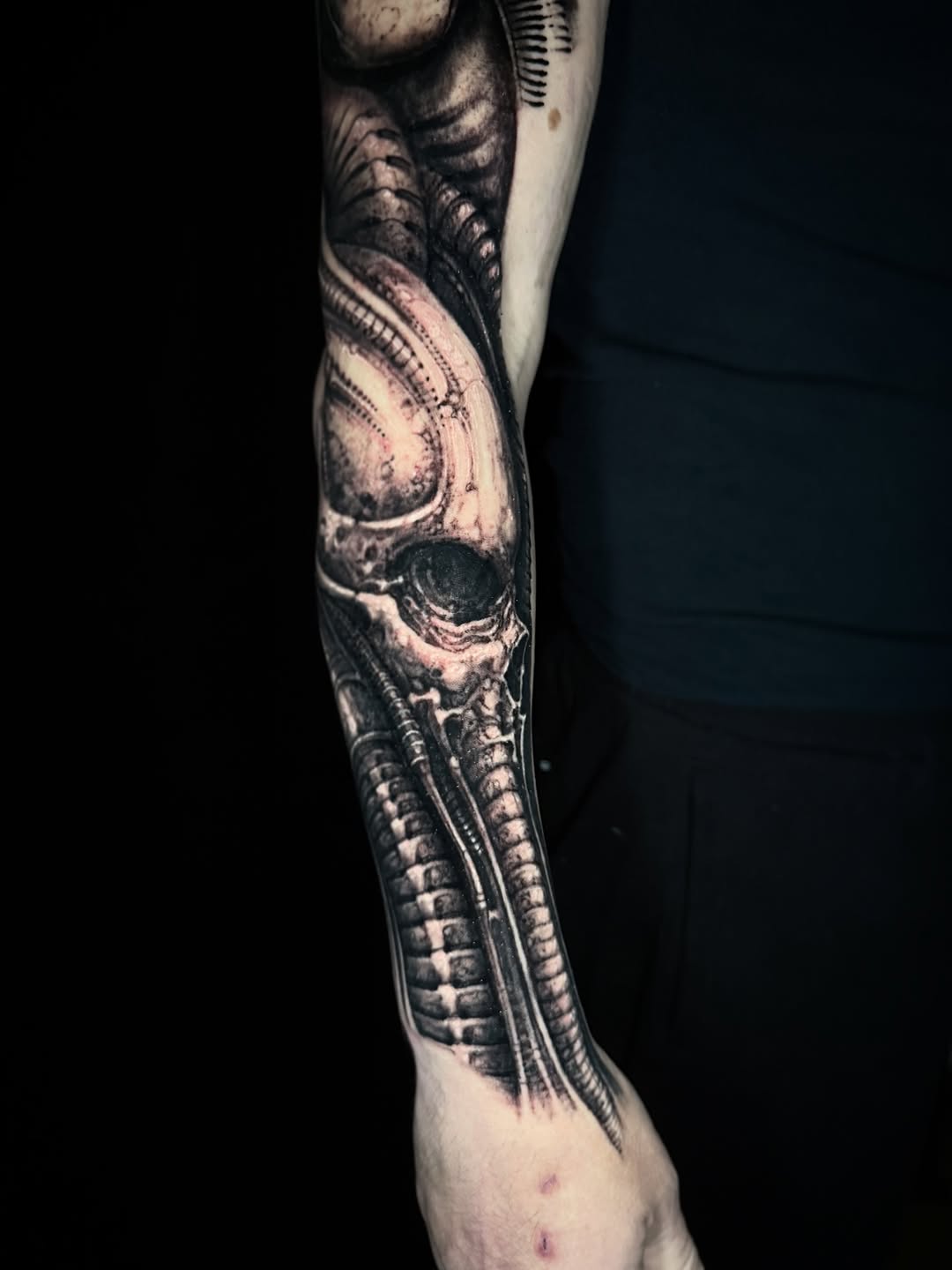 Full forearm biomechanical sleeve with dark shading